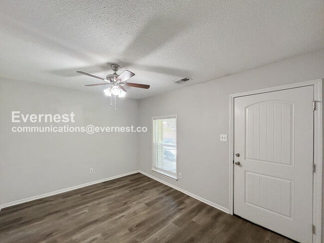 Building Photo - 3415 Castle Dr