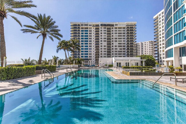 Building Photo - 2711 S Ocean Dr