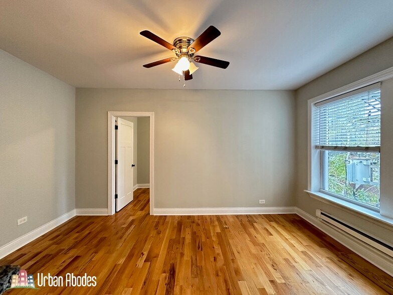 Building Photo - 523 W Melrose St