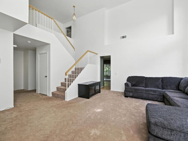 Building Photo - 44131 Sunmist Ct