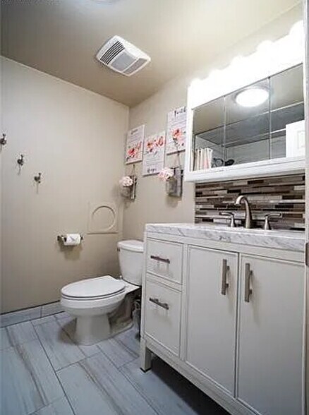 Building Photo - 3245 W Parade Cir