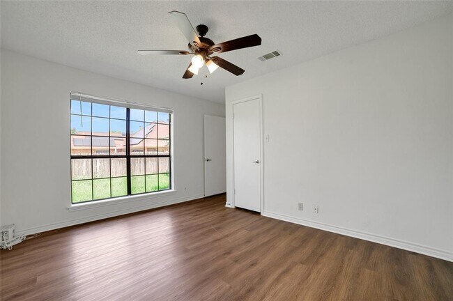Building Photo - 601 Cedar Ridge Dr