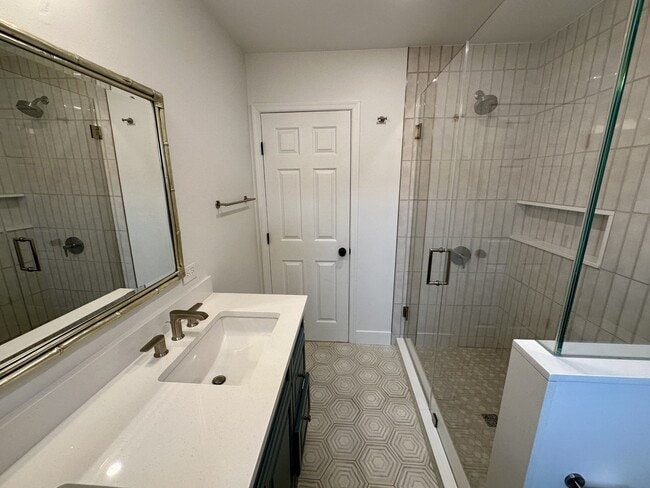 Building Photo - 2739 Woodley Pl