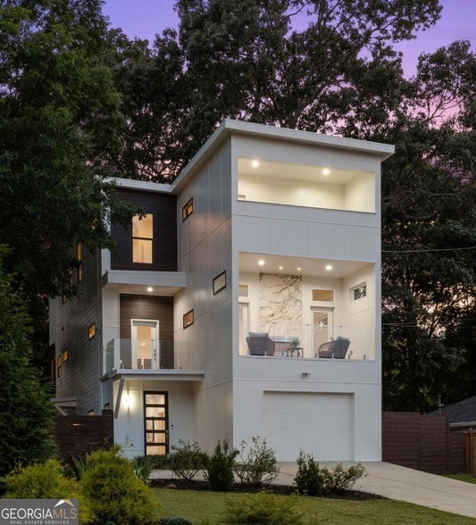 Building Photo - 24 Hutchinson St NE