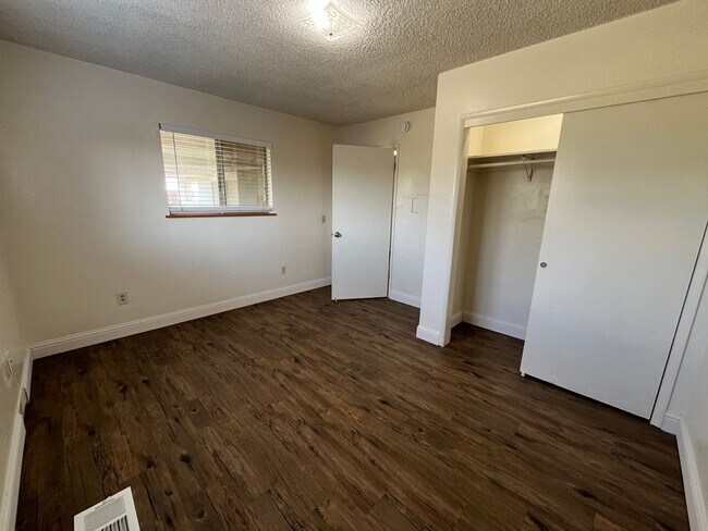 Building Photo - Wonderful Porterville House, Available Now!