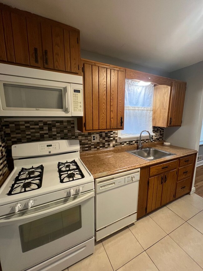 Building Photo - Charming 3 Bedroom Home in Parkville