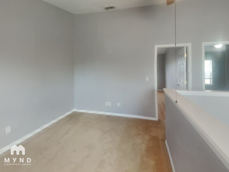 Building Photo - 5372 Neil Dr