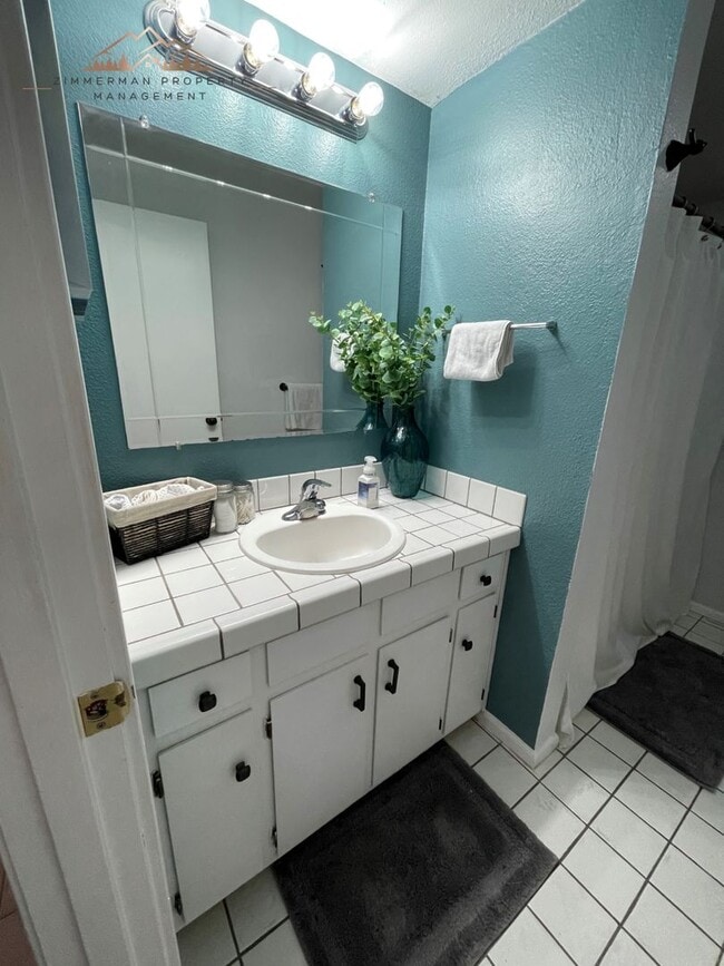 Building Photo - Beautiful Thurston 3 bedroom 2 bathroom HO...
