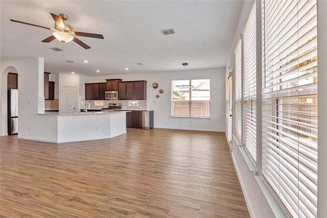 Building Photo - 408 Mante Ct