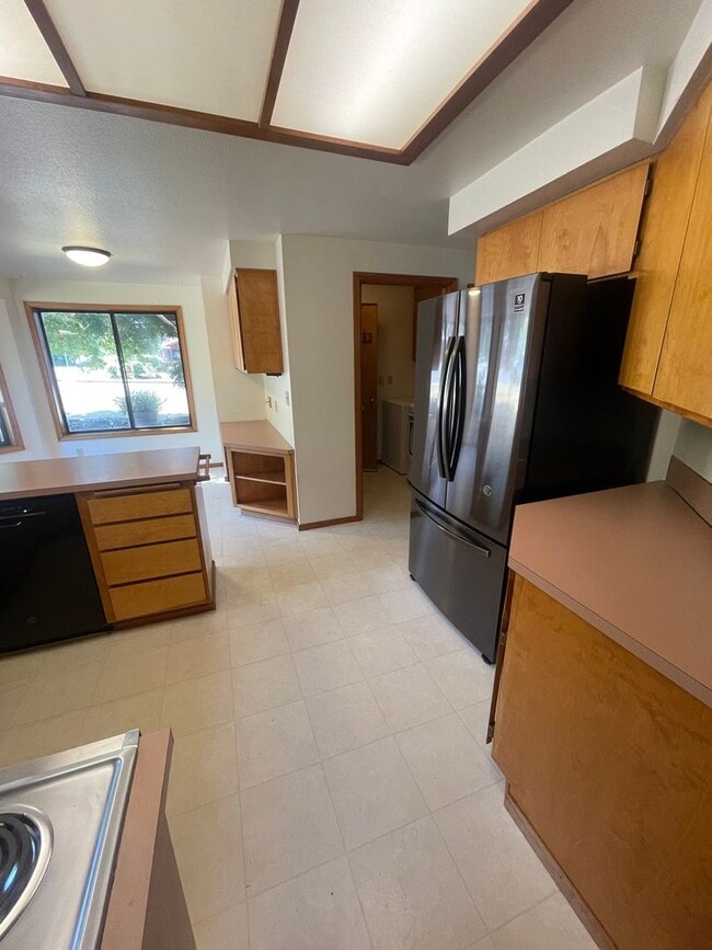 Building Photo - 3 Bedroom Home on Large Corner Lot!