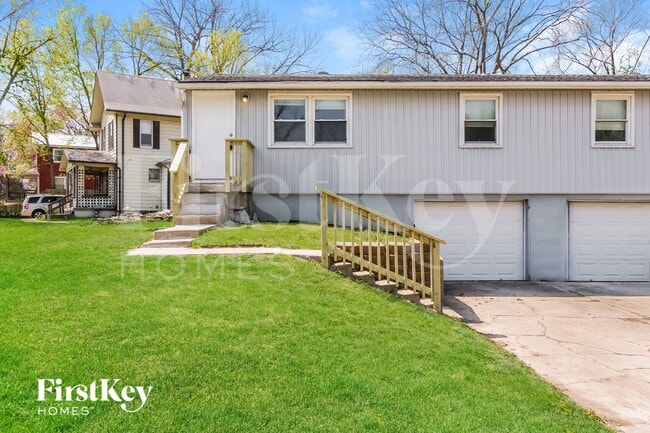 Building Photo - 5042 N Bellaire Ave