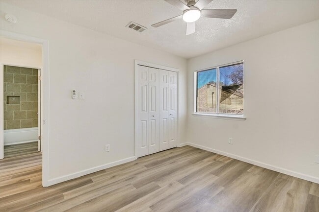 Building Photo - 1402 Waterloo Tr