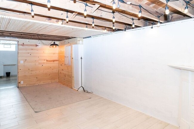 Building Photo - 343 E Royal Forest Blvd