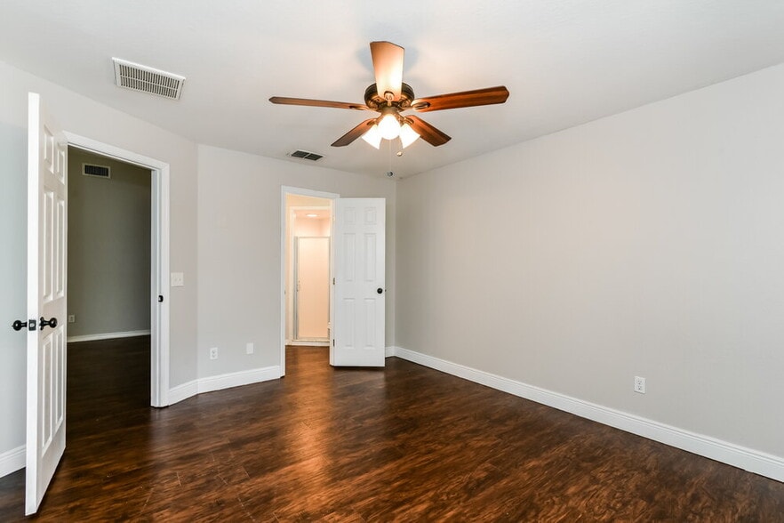 Building Photo - 205 Madalyn Ct