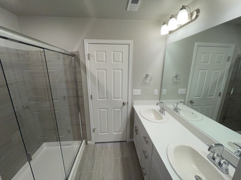 Building Photo - 817 Morning Glory Rd