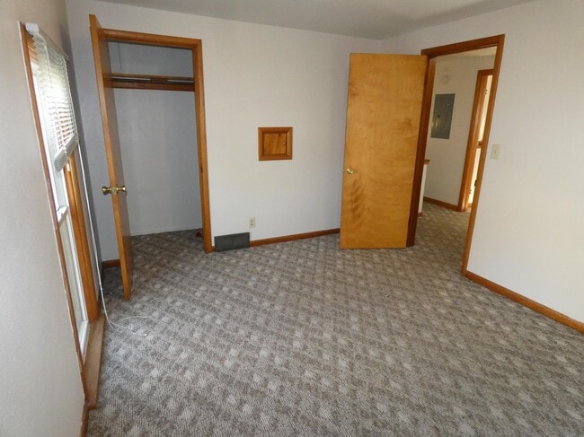 Building Photo - 137 N Wacouta Ave