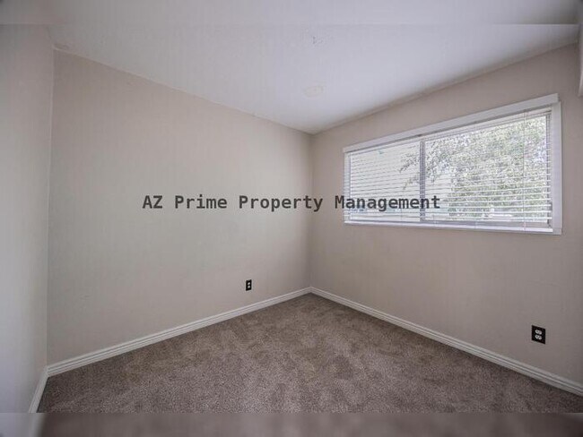 Building Photo - 225 N Standage