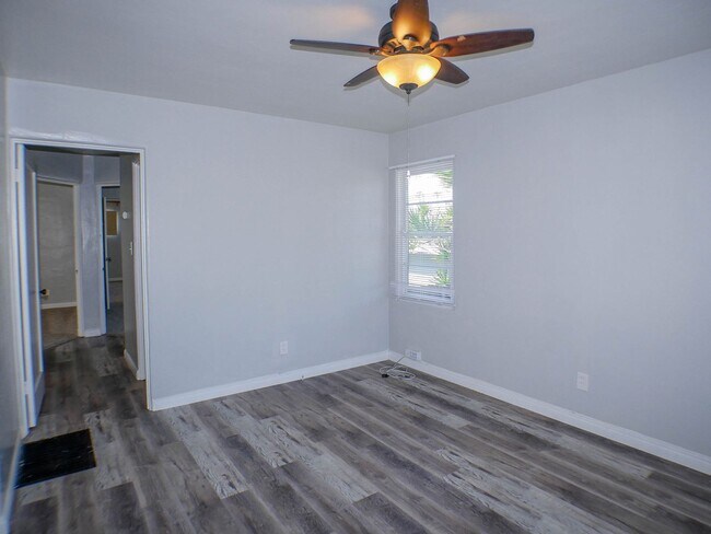 Building Photo - Charming Ocean Beach Home!