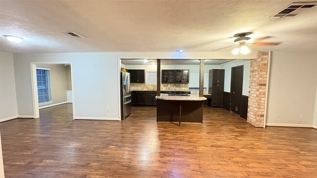 Building Photo - 13914 Oakwood Ln