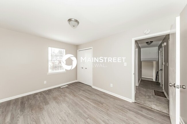 Building Photo - 3 Bedroom Pet-Friendly Home in Birmingham, AL with Main Street Renewal