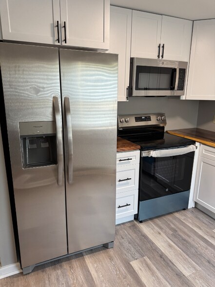 Building Photo - 402 Hanshue St