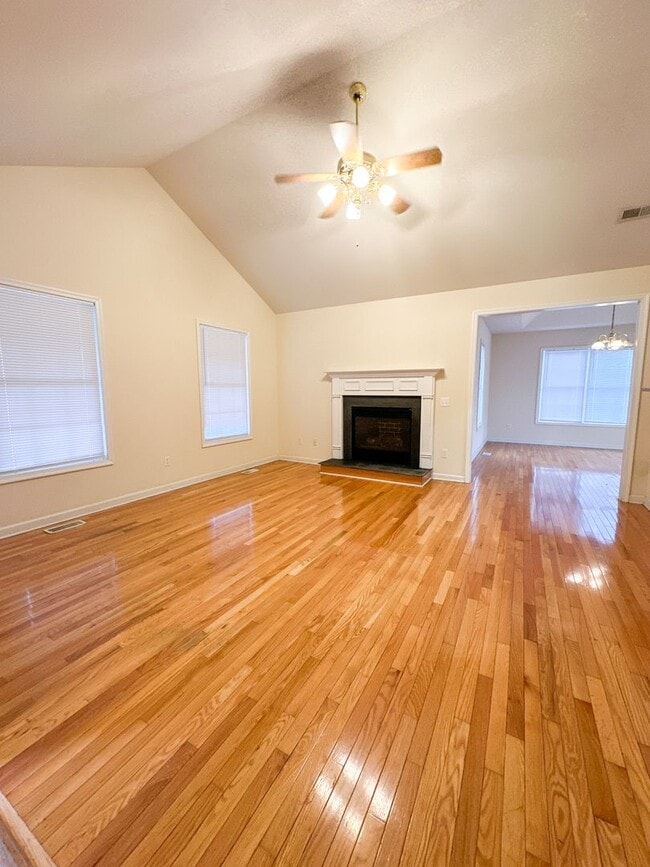 Building Photo - Beautiful 3bed 2 Bath Lake Monticello Rental