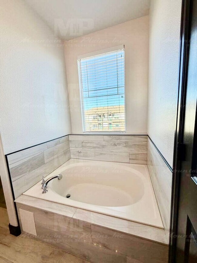 Building Photo - 3809 Rock Creek Dr