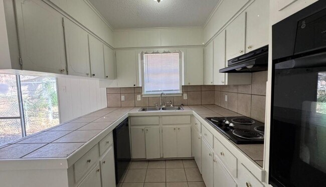 Building Photo - 2096 Chapel Creek Rd