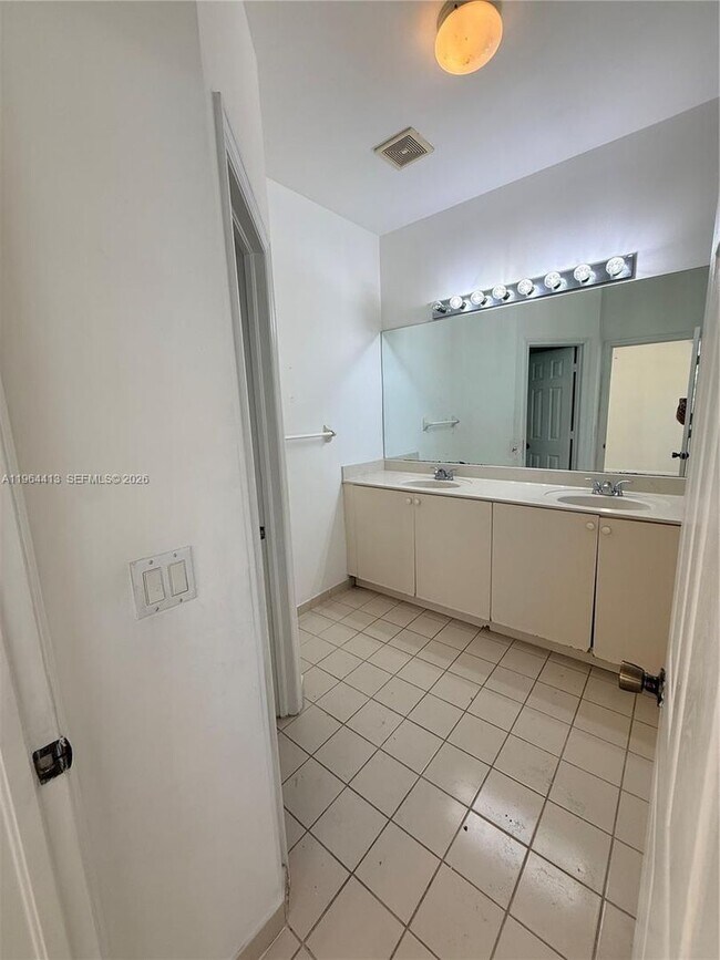 Building Photo - 2117 NE 7th St