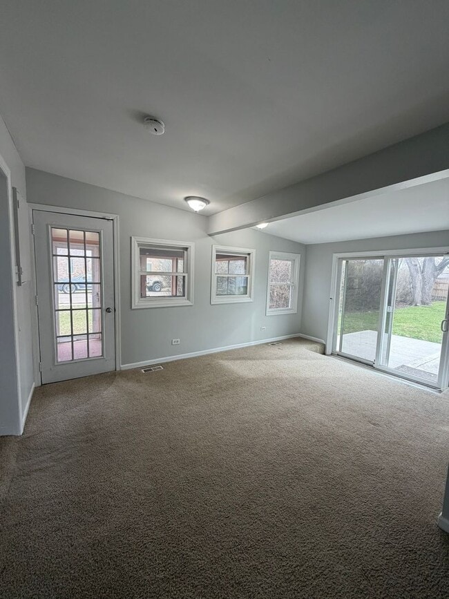 Building Photo - 2209 Douglas Ave