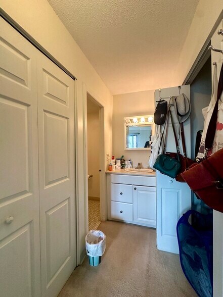 Building Photo - 41 Marion St