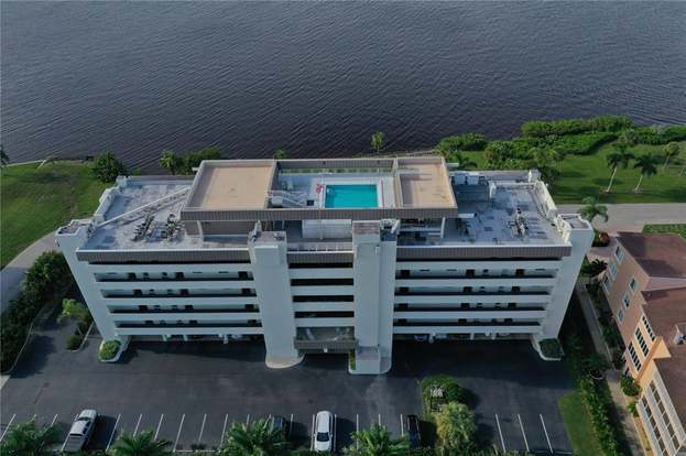 Building Photo - 1500 Park Beach Cir