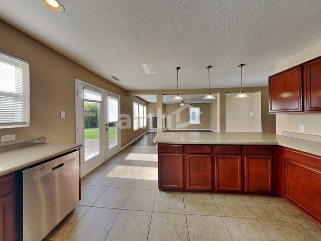 Building Photo - 7927 Newhall Way