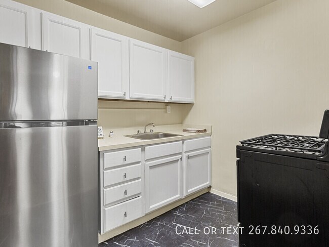 Building Photo - 4040 Livingston Rd SE