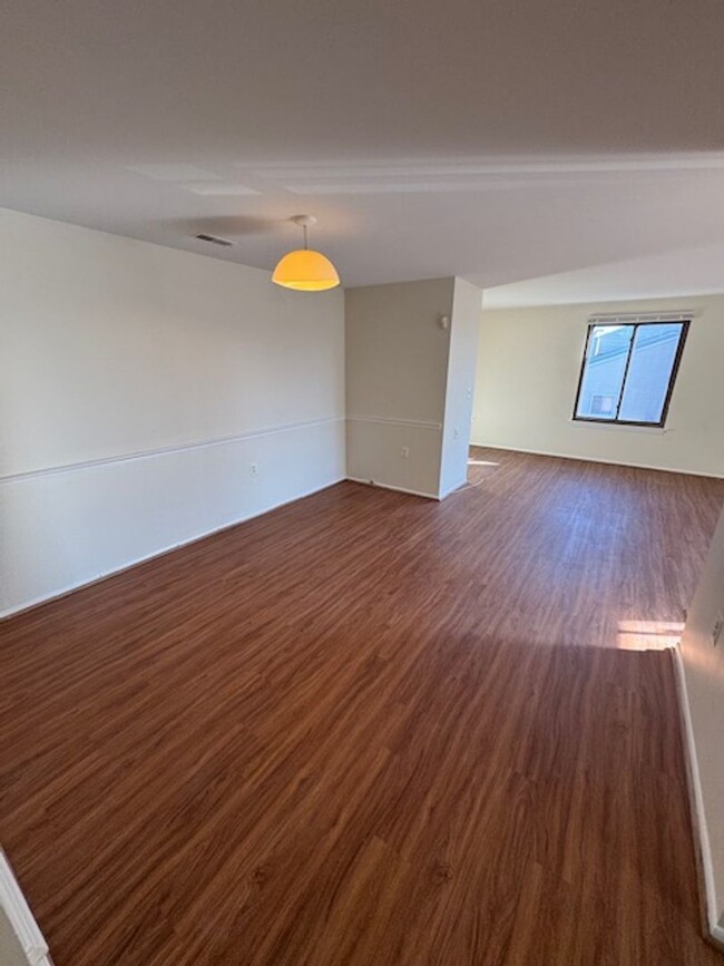 Building Photo - SPACIOUS CONDO IN FARMINGDALE