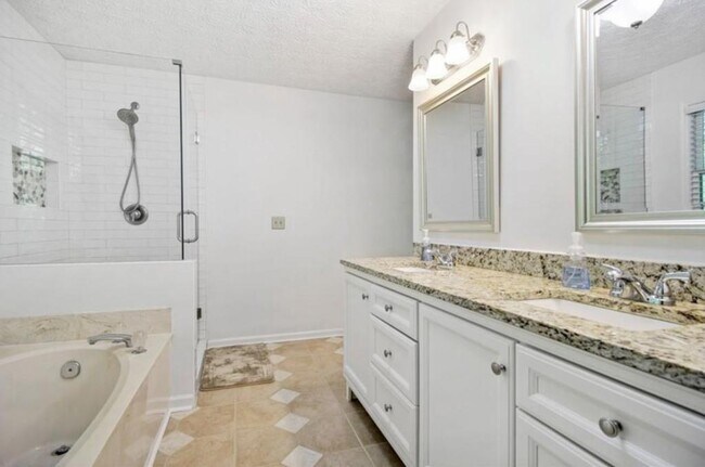 Building Photo - 420 Ridge Ct
