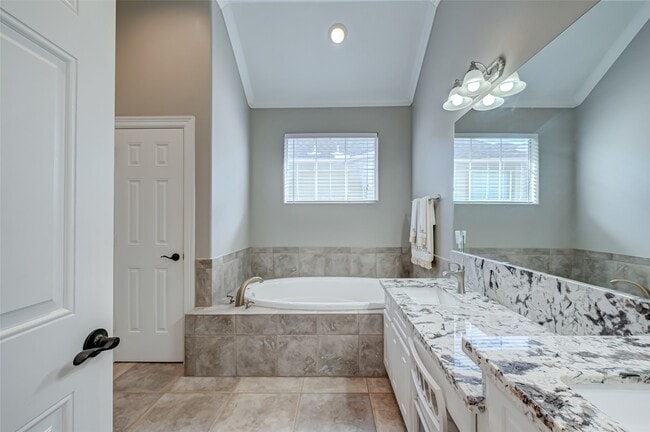 Building Photo - 410 Fowler St