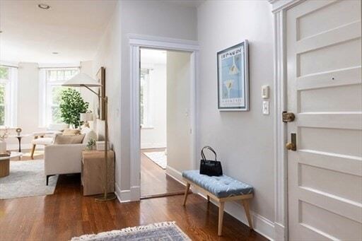 Building Photo - 1898 Beacon St