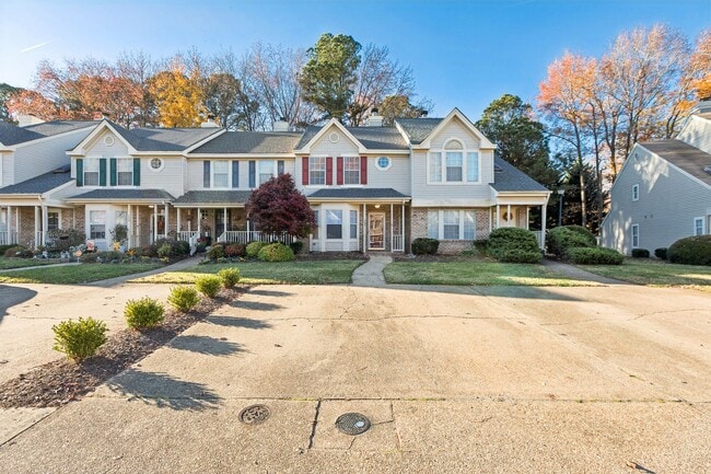 Building Photo - Hampton Townhouse-Move in Quick