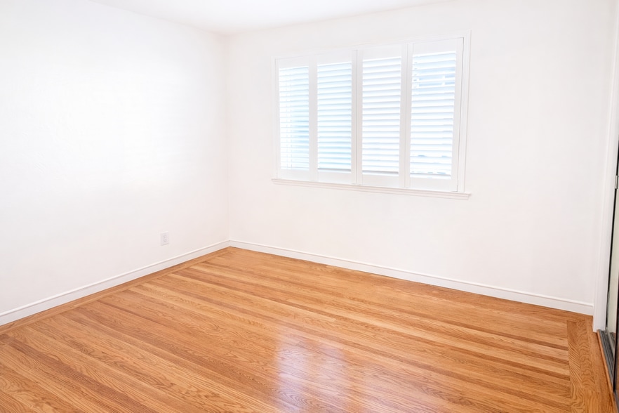 Bedroom - 216 Paramount Dr