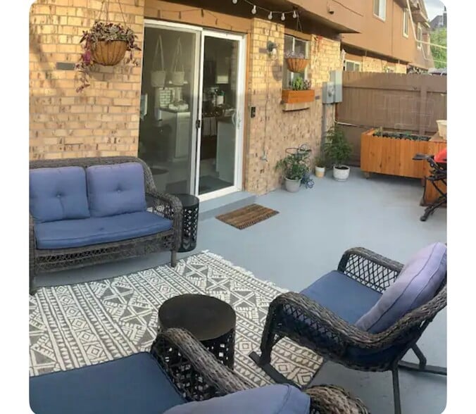 Patio - 1792 Robb St