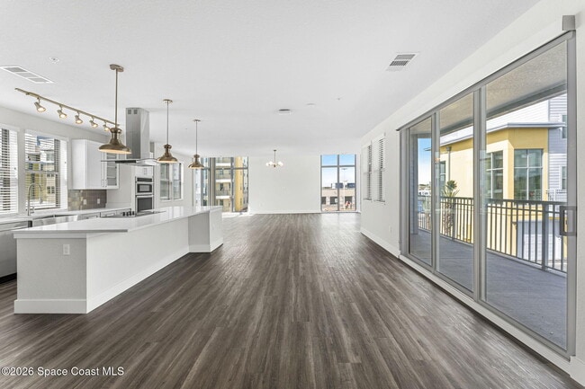 Building Photo - 8663 Ivanhoe Dr