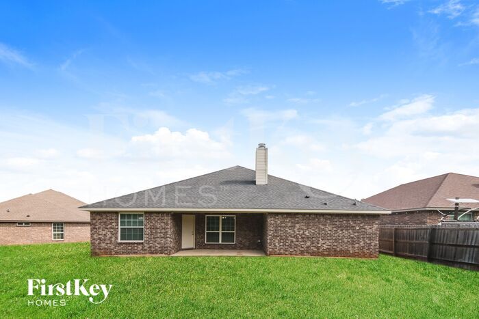Building Photo - 2708 Beverly Dr