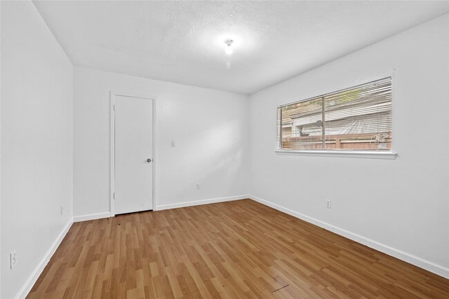 Building Photo - 6327 Lynkat Ln