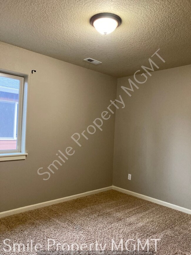 Building Photo - single house
