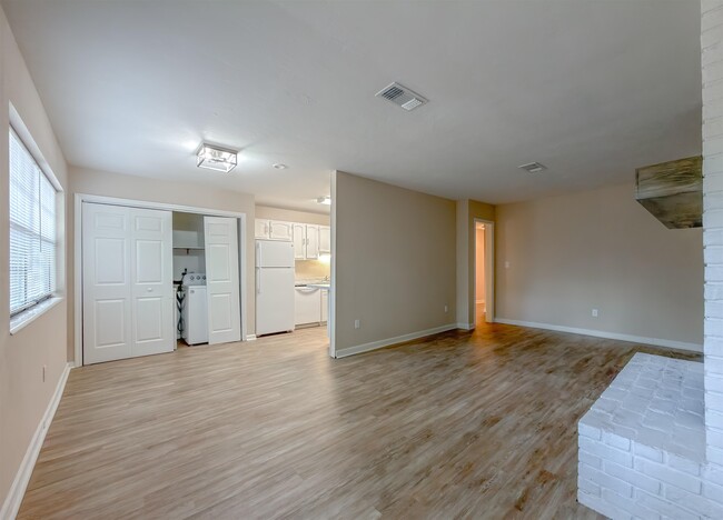 Building Photo - 2632 Vassar Rd