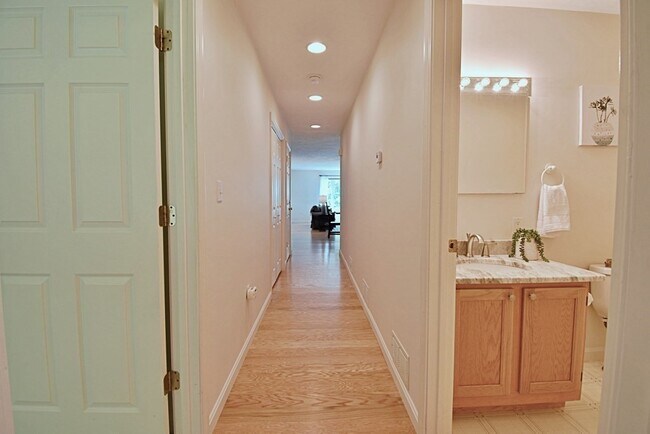 Building Photo - 19 Ptarmigan Dr