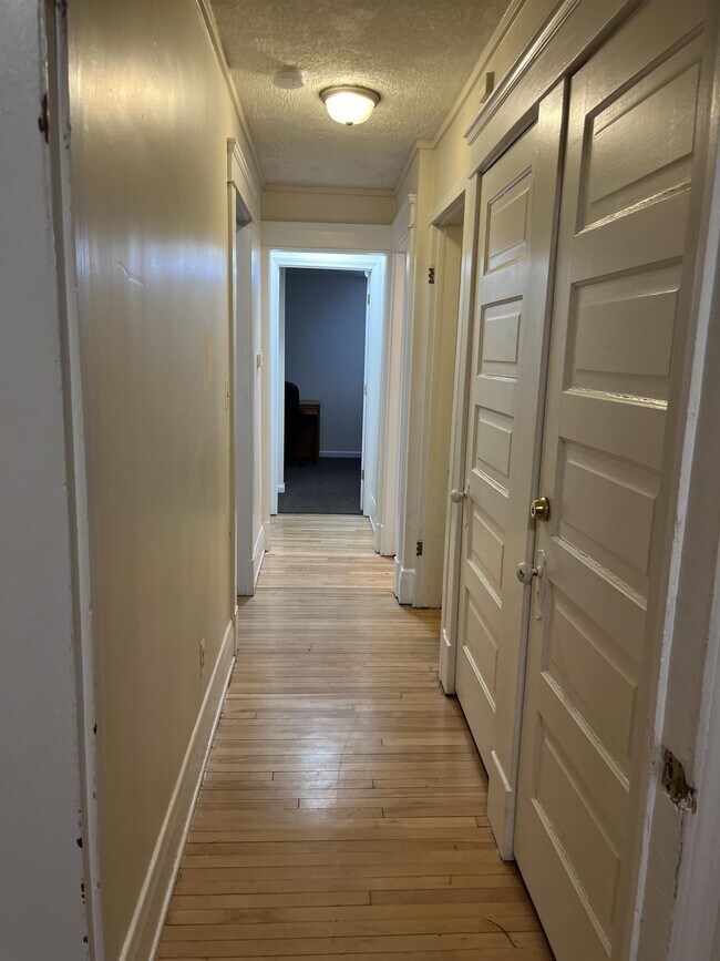 Building Photo - 1227 S State St