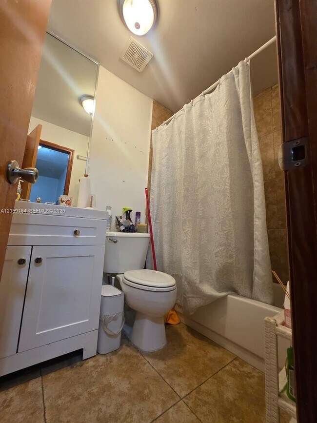 Building Photo - 421 SW 87th Ct
