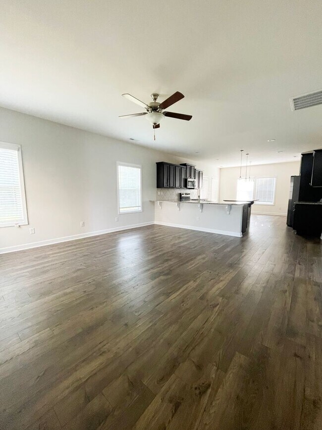 Building Photo - Coming Soon!! 3 Bedroom 2.5 Bathroom - Pets Okay
